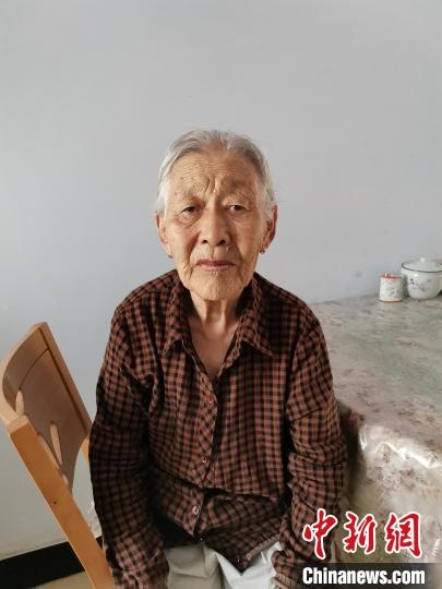 薩仁托婭拍攝的“草原母親”?！∷_仁托婭供圖