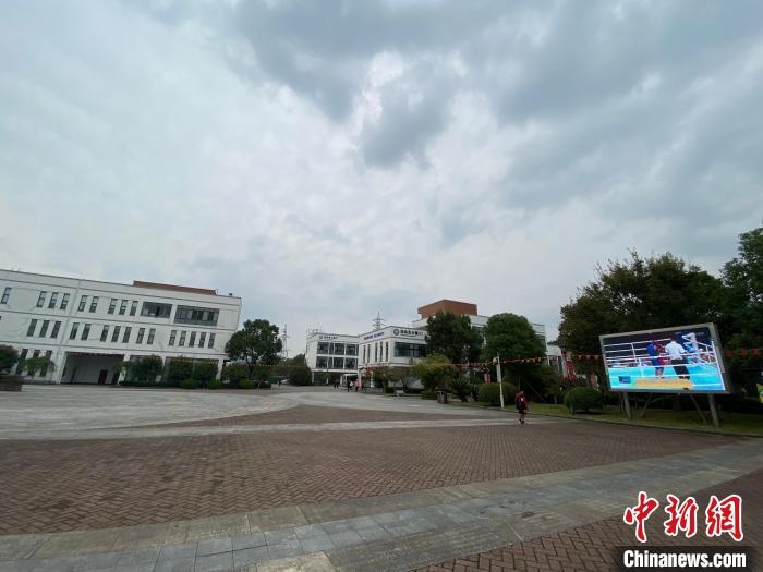 寧波市第二少年兒童業(yè)余體育學(xué)校?！×植?攝