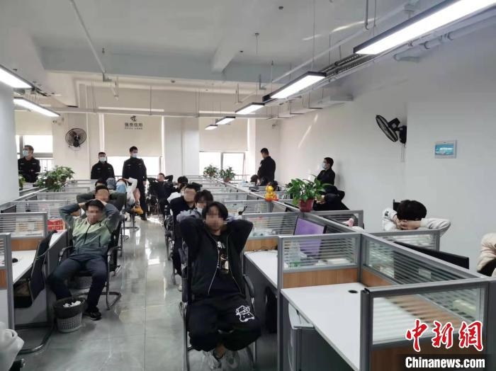 抓捕現(xiàn)場(chǎng)。　長(zhǎng)沙市公安局供圖