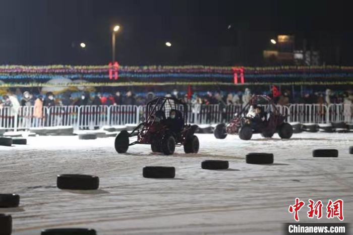 來吧，一起體驗雪地越野車的刺激吧?！∮诤Ｑ?攝