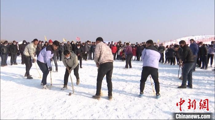 帕普孜球場，激烈角逐?！“统h融媒體中心供圖