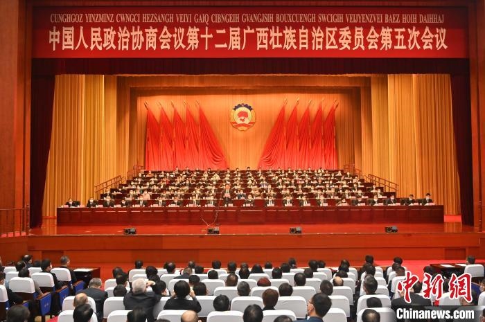 圖為大會閉幕?！∮峋?攝