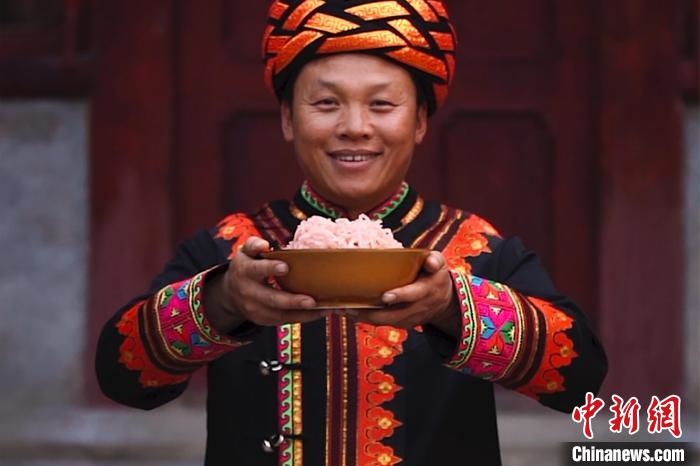 圖為“暢饗云宴”巧手年菜系列短視頻截圖?！『h(yuǎn)航 攝