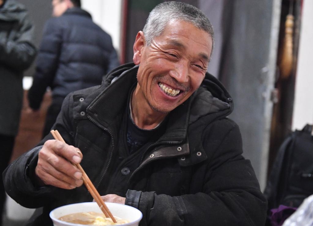 1月26日，山西省汾西縣段村村民蔡文明談起見到總書記的心情，激動(dòng)又開心。新華社記者 柴婷 攝