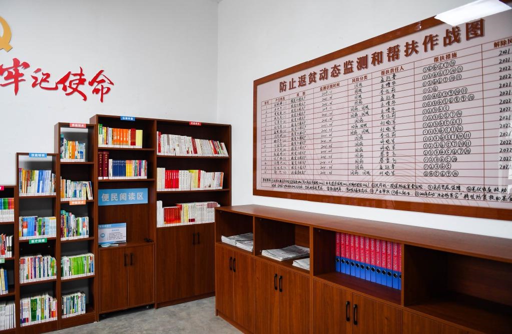 1月27日，段村村委會(huì)內(nèi)的防止返貧動(dòng)態(tài)監(jiān)測(cè)和幫扶作戰(zhàn)圖。新華社記者 柴婷 攝