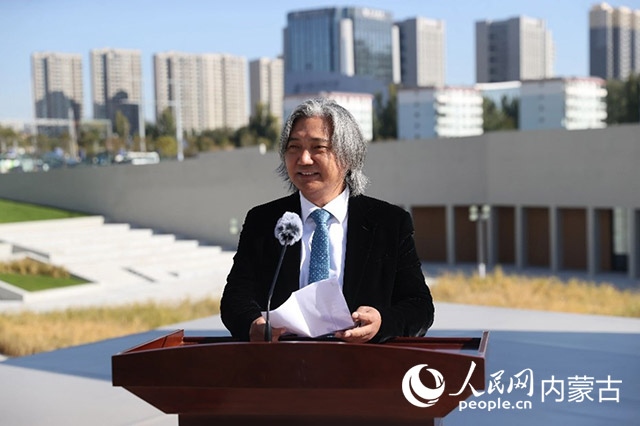 全國(guó)政協(xié)副秘書長(zhǎng)、民盟中央專職副主席、中國(guó)美術(shù)館館長(zhǎng)、中國(guó)城市雕塑家協(xié)會(huì)主席吳為山開幕致辭。王劭凱攝