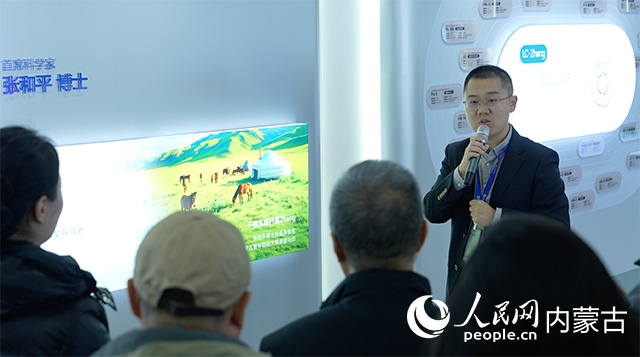 科拓生物工作人員講解乳酸菌產(chǎn)業(yè)的科技創(chuàng)新與產(chǎn)業(yè)發(fā)展。