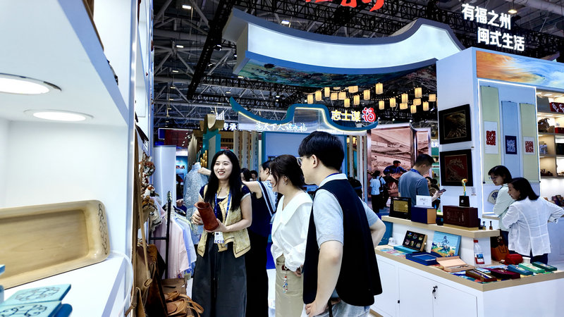 1779349427867951.jpg 20260521內(nèi)蒙古出版集團(tuán)參加深圳文博會(huì)89.jpg