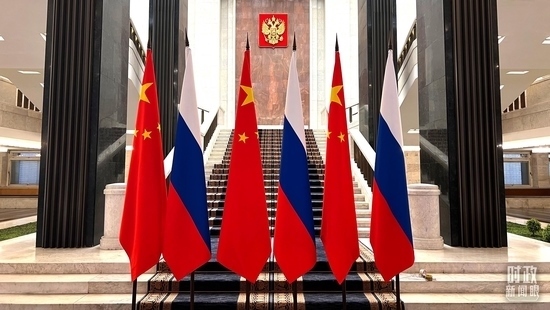 △習(xí)主席在這里同米舒斯京總理握手合影。（總臺央視記者程鋮拍攝）