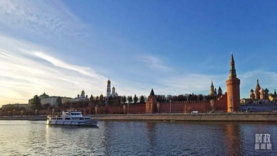 △坐落在莫斯科河畔的克里姆林宮。（總臺央視記者郭鴻拍攝）