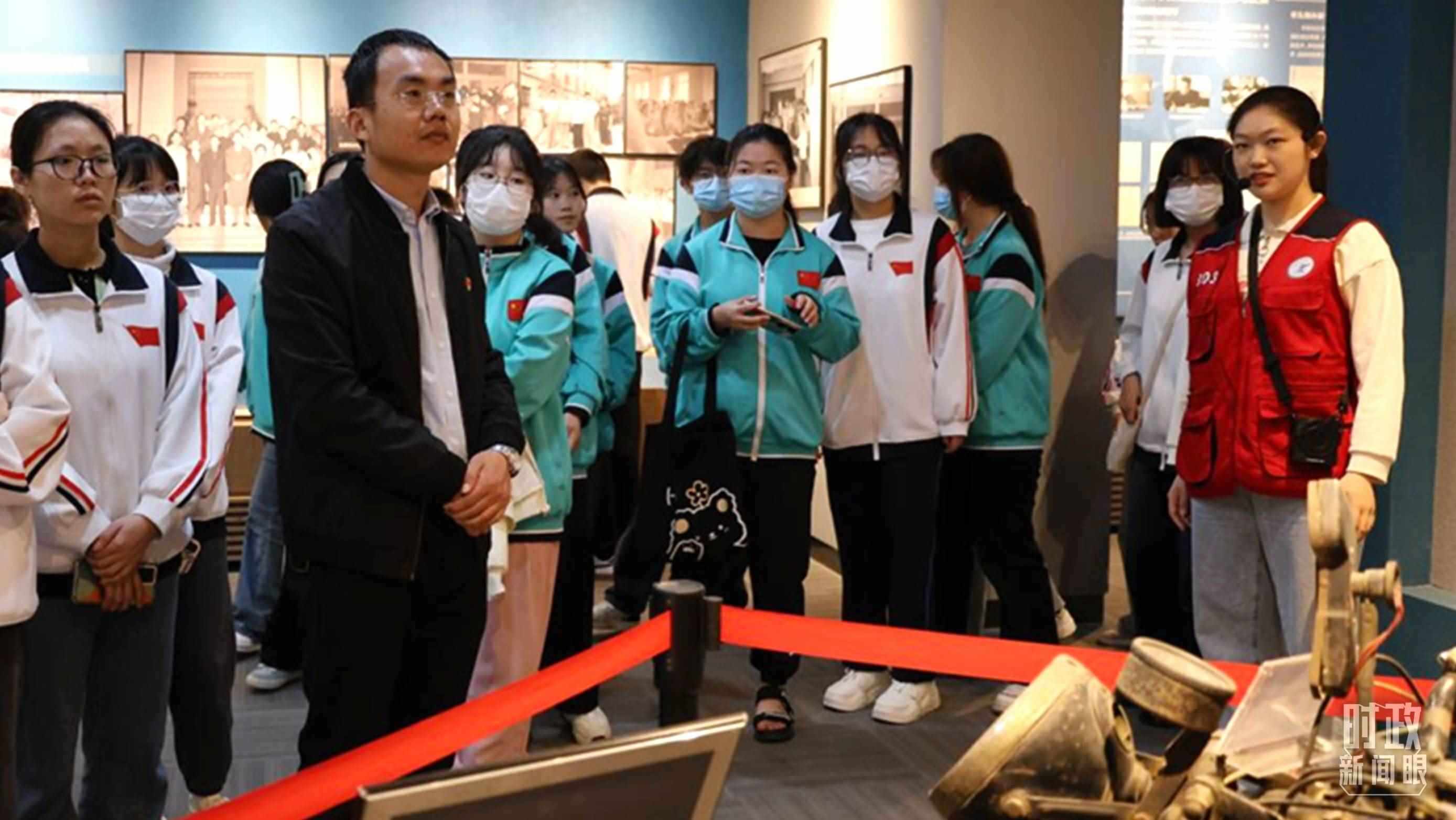 △西安高校師生參觀交大西遷博物館。（資料圖）