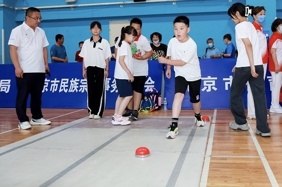 冰蹴球比賽場(chǎng)景。賽事主辦方供圖