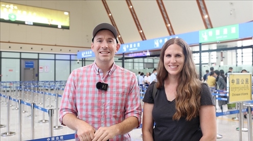 6月13日，來自美國的德拉古（Dragoo）夫婦將首次乘坐中老鐵路國際旅客列車從中國出境。李揚 攝