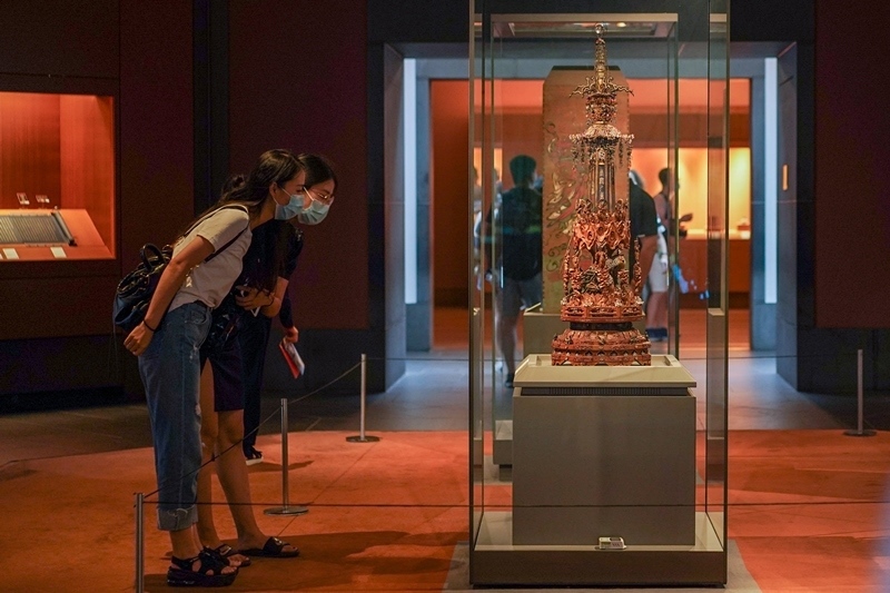 2020年7月24日，觀眾在蘇州博物館內(nèi)參觀。