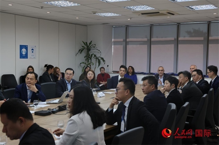 與會(huì)代表參與座談交流。（人民網(wǎng)記者 時(shí)元皓攝）