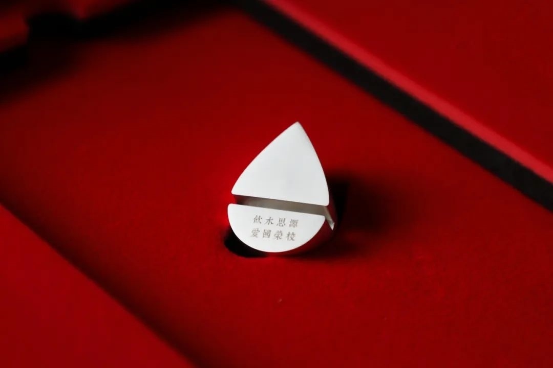 上海交通大學發(fā)布2023年錄取通知書禮盒。校方供圖