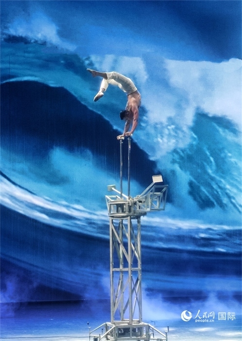 吳橋雜技大世界中的雜技演出。人民網(wǎng) 趙昭攝