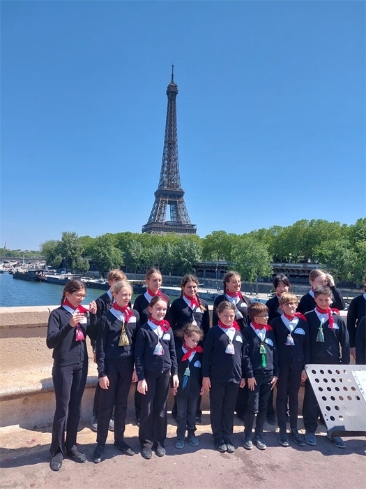 2.2023年5月，巴黎寶麗聲童聲合唱團(tuán)錄制歌曲《如果我去中國(guó)》。（圖片由受訪者提供）