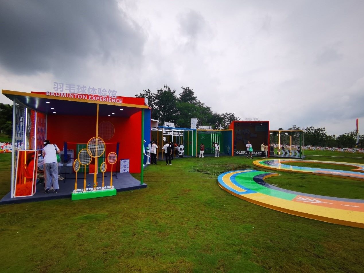 公園文化活動(dòng)內(nèi)各類體育項(xiàng)目體驗(yàn)區(qū)。 人民網(wǎng)記者 楊磊攝