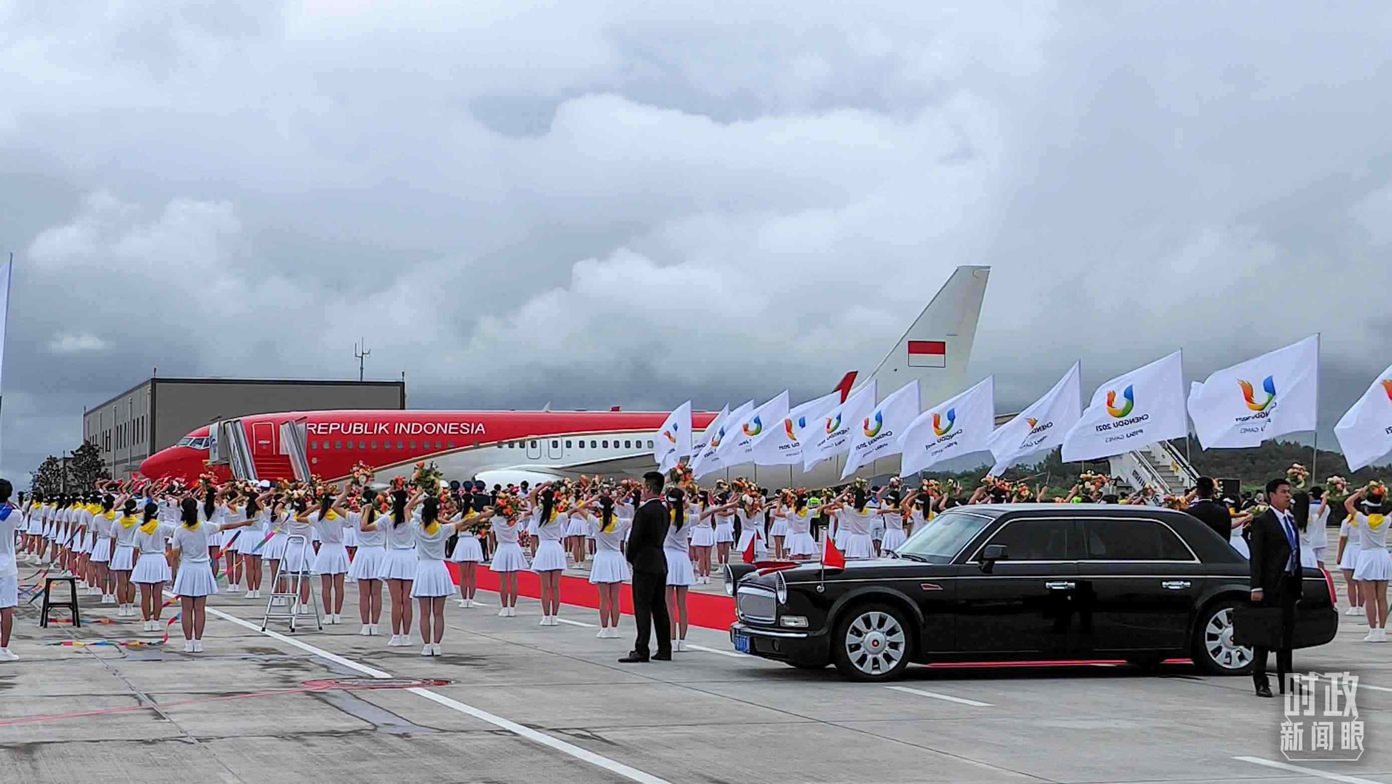 7月27日下午，印尼總統(tǒng)佐科抵達(dá)成都。（總臺(tái)央視記者王子杭拍攝）