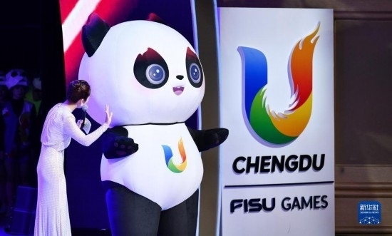 7月29日，成都大運(yùn)會(huì)吉祥物“蓉寶”在聯(lián)歡會(huì)現(xiàn)場(chǎng)。新華社記者 張端 攝