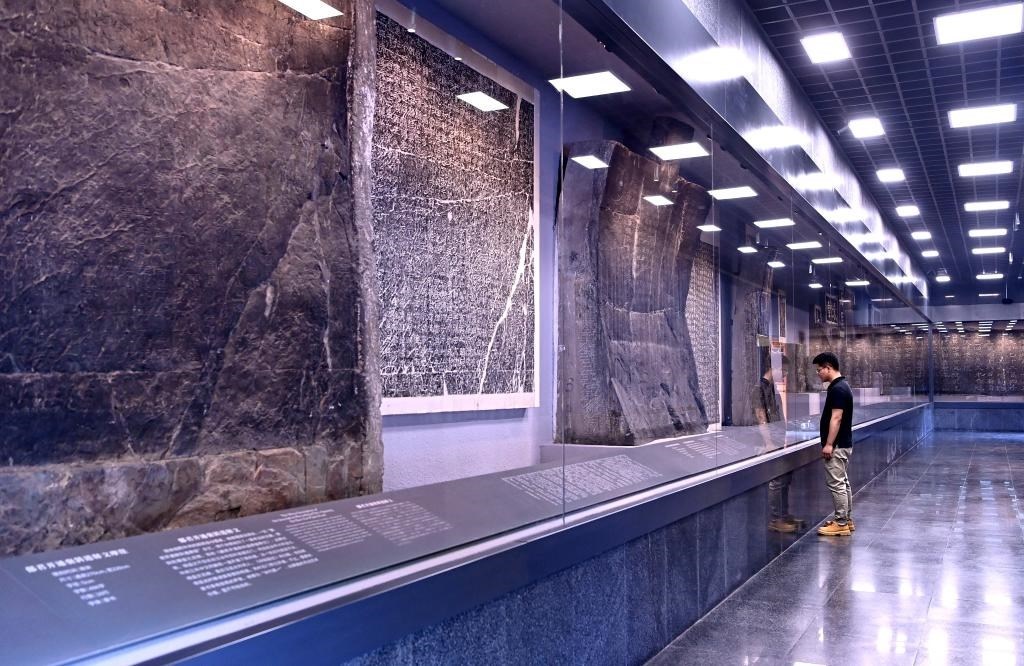 近日拍攝的陜西省漢中市博物館“石門十三品”陳列室。新華社記者 劉瀟 攝