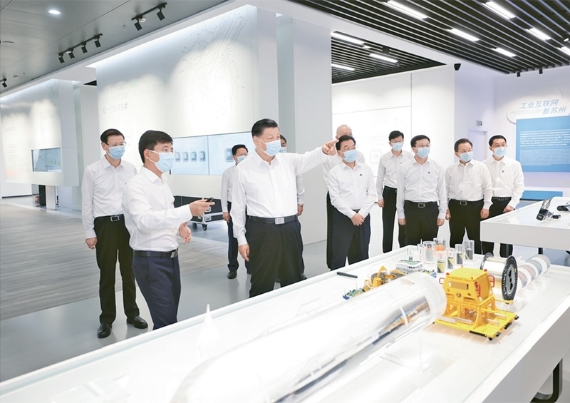 2023年7月5日至7日，中共中央總書記、國家主席、中央軍委主席習(xí)近平在江蘇考察。這是5日下午，習(xí)近平在蘇州工業(yè)園區(qū)考察。 新華社記者 鞠鵬/攝