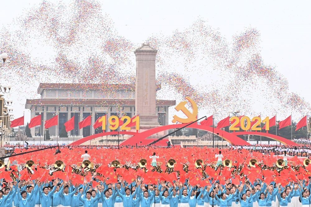 2021年7月1日上午，慶祝中國(guó)共產(chǎn)黨成立100周年大會(huì)在北京天安門(mén)廣場(chǎng)隆重舉行。這是慶祝大會(huì)現(xiàn)場(chǎng)放飛氣球。新華社記者 李尕 攝