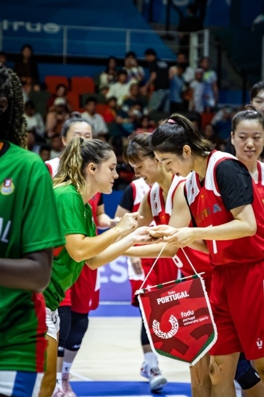 28日，成都大運會女籃項目葡萄牙隊對戰(zhàn)中國隊。 受訪者供圖