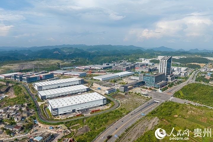 航拍貴陽綜保區(qū)。人民網(wǎng)記者 涂敏攝