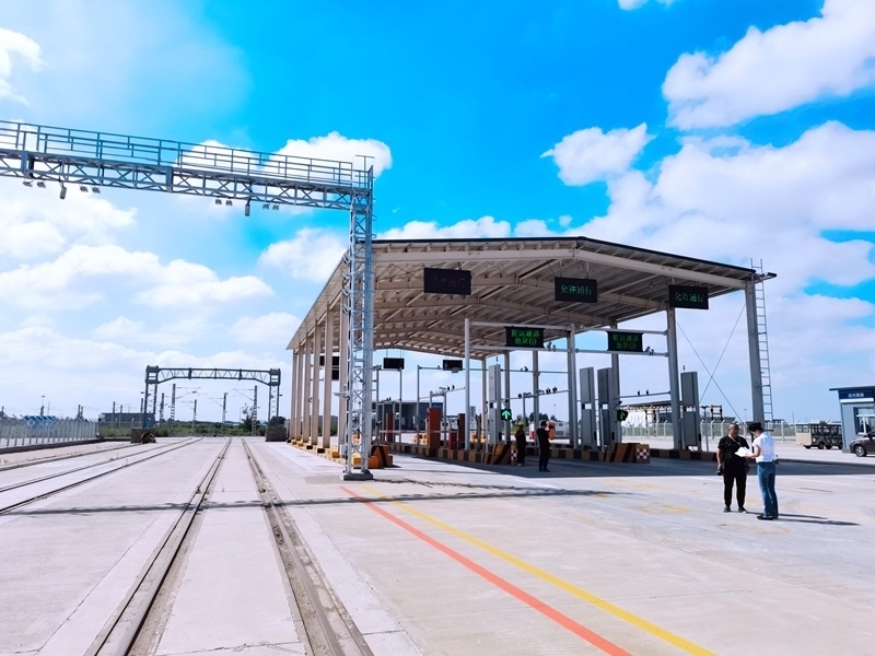 中歐班列（沈陽）集結(jié)中心貨運通道。人民網(wǎng)記者 栗翹楚攝