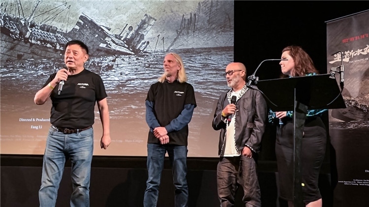 導(dǎo)演方勵(lì)以及團(tuán)隊(duì)成員分享體會(huì)。郭錦標(biāo)攝