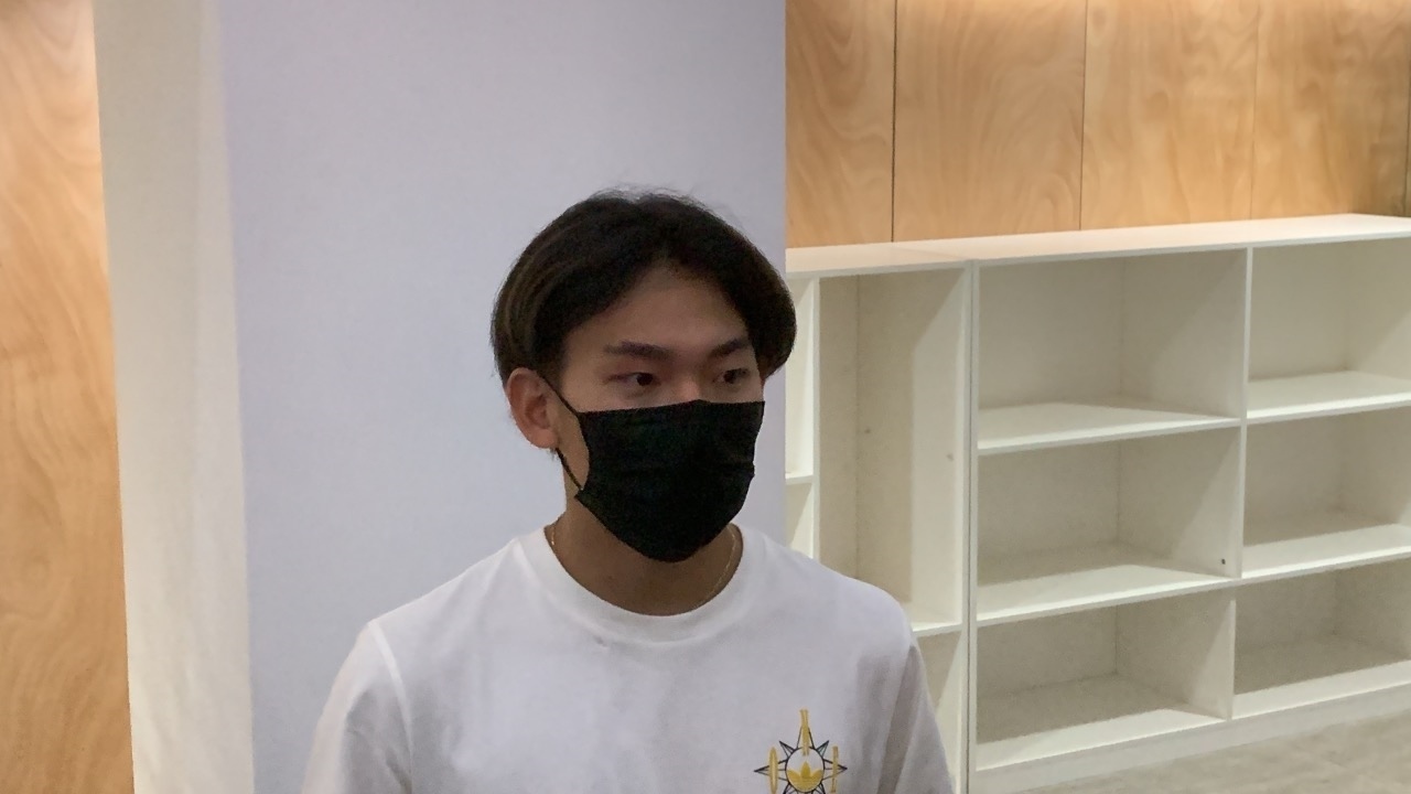 蘇翊鳴接受媒體采訪。荊政崳攝