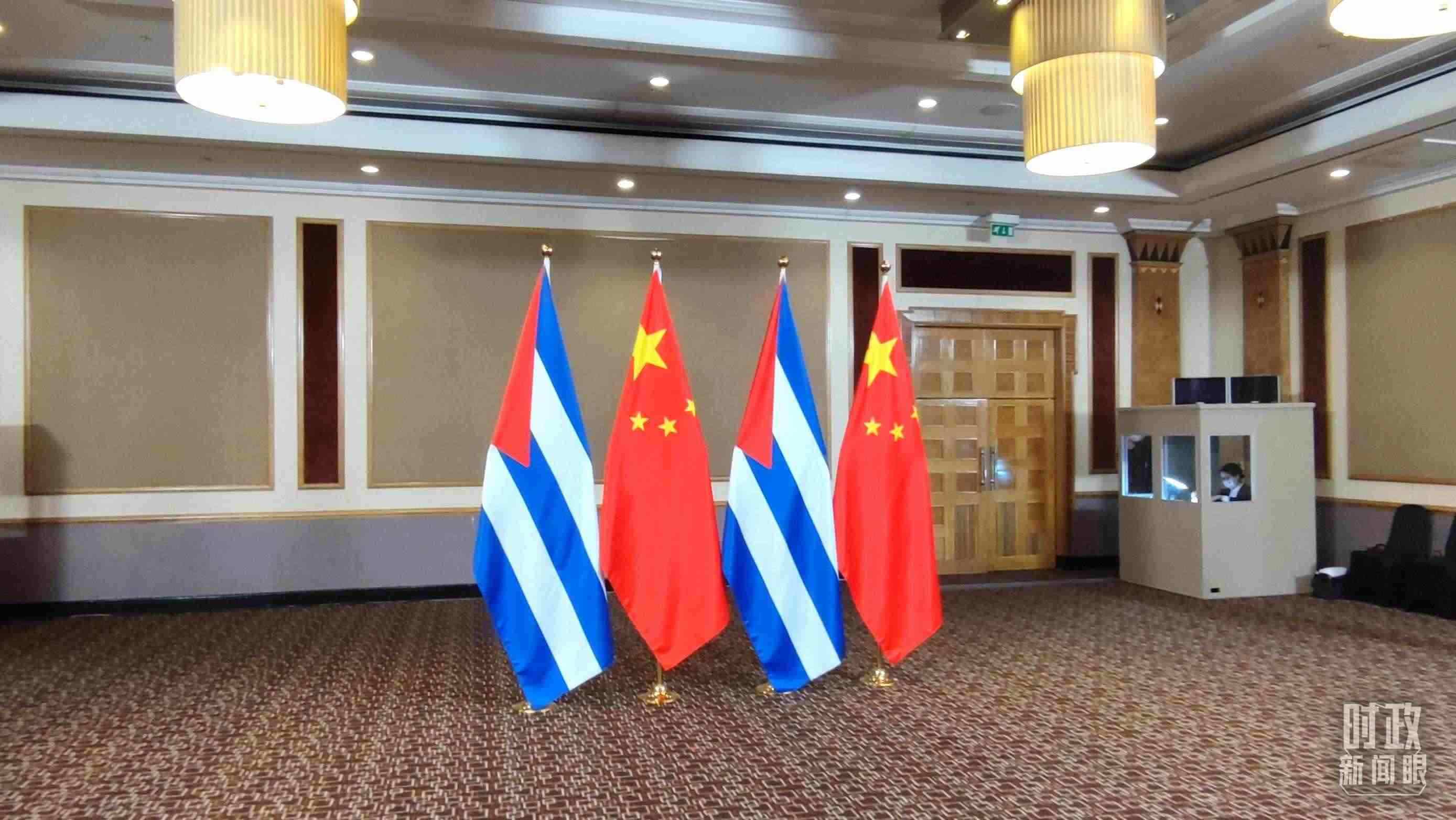 △會(huì)見現(xiàn)場的中古兩國國旗。（總臺央視記者耿小龍拍攝）