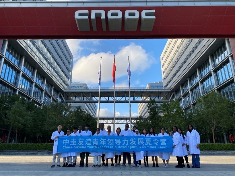 代表團參觀未來科技城。中海油圭亞那有限公司供圖