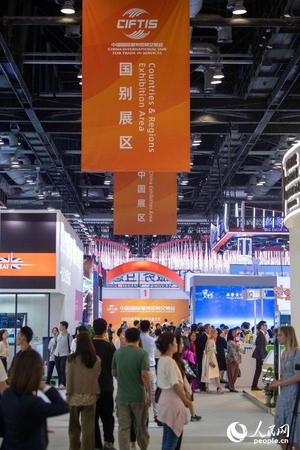 9月2日，服貿(mào)會國別展區(qū)，人流如潮。人民網(wǎng)記者 翁奇羽攝