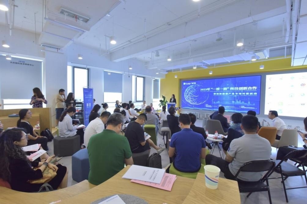 在天府國際技術(shù)轉(zhuǎn)移中心承辦的2023年“一帶一路”科技創(chuàng)新合作——泰國新能源產(chǎn)業(yè)專場對接活動(dòng)中，中泰企業(yè)機(jī)構(gòu)達(dá)成了合作意向。天府國際技術(shù)轉(zhuǎn)移中心供圖