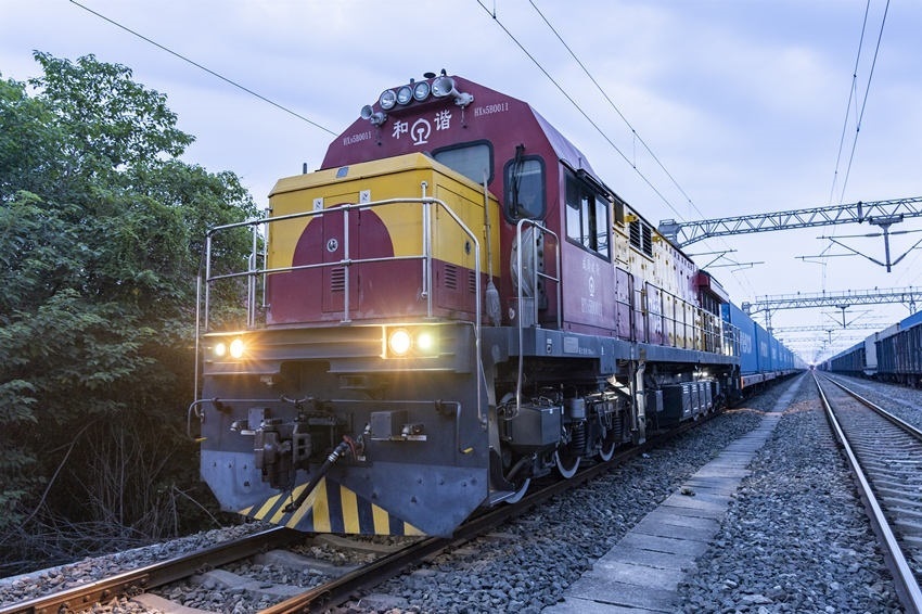 首趟中歐班列（成都）冷鏈專列到達(dá)成都國際鐵路港。青白江區(qū)委宣傳部供圖