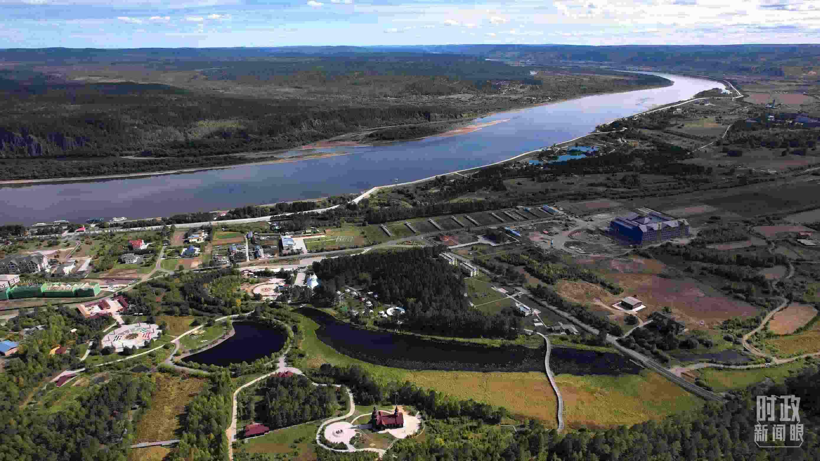 △北極村北邊是中俄界江黑龍江。（總臺國廣記者李晉拍攝）