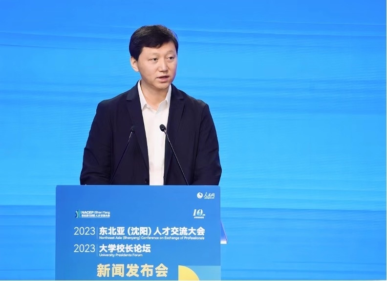 中國(guó)高等教育學(xué)會(huì)副秘書(shū)長(zhǎng)吳英策致辭。人民網(wǎng)記者 馬天翼攝