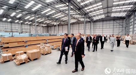 圖為旗艦倉現(xiàn)場。人民網(wǎng) 郭錦標攝