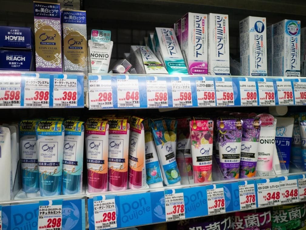 這是8月16日在日本東京新宿一商場(chǎng)拍攝的貨架。新華社記者張笑宇攝