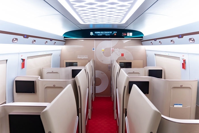 復(fù)興號(hào)亞運(yùn)智能動(dòng)車組列車。上海鐵路局融媒體中心供圖