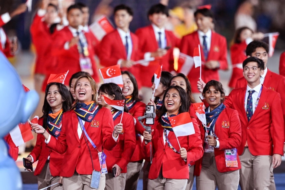 新加坡代表團(tuán)在開幕式上入場(chǎng)。