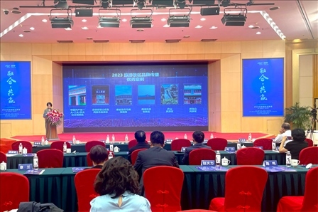 現(xiàn)場(chǎng)發(fā)布《2023旅游景區(qū)品牌傳播優(yōu)秀案例》。人民網(wǎng)記者 劉微攝