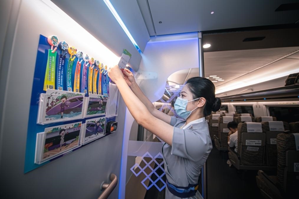 2023年9月16日，復(fù)興號亞運智能動車組列車正式載客運營。新華社記者 江漢 攝