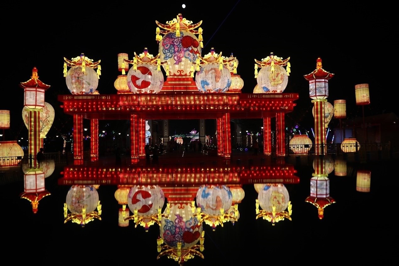 中秋國慶期間，南岳祝融文旅小鎮(zhèn)舉辦祝融花燈節(jié)。曹正平攝