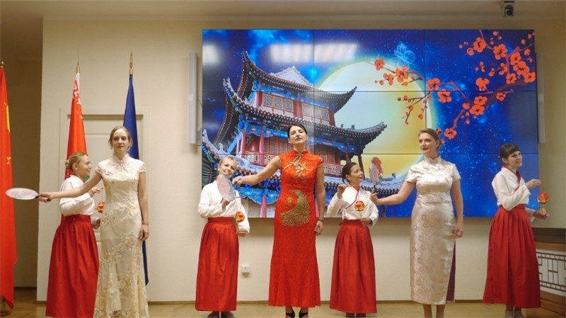 白俄羅斯國(guó)立大學(xué)孔子學(xué)院的中秋晚會(huì)。受訪者供圖