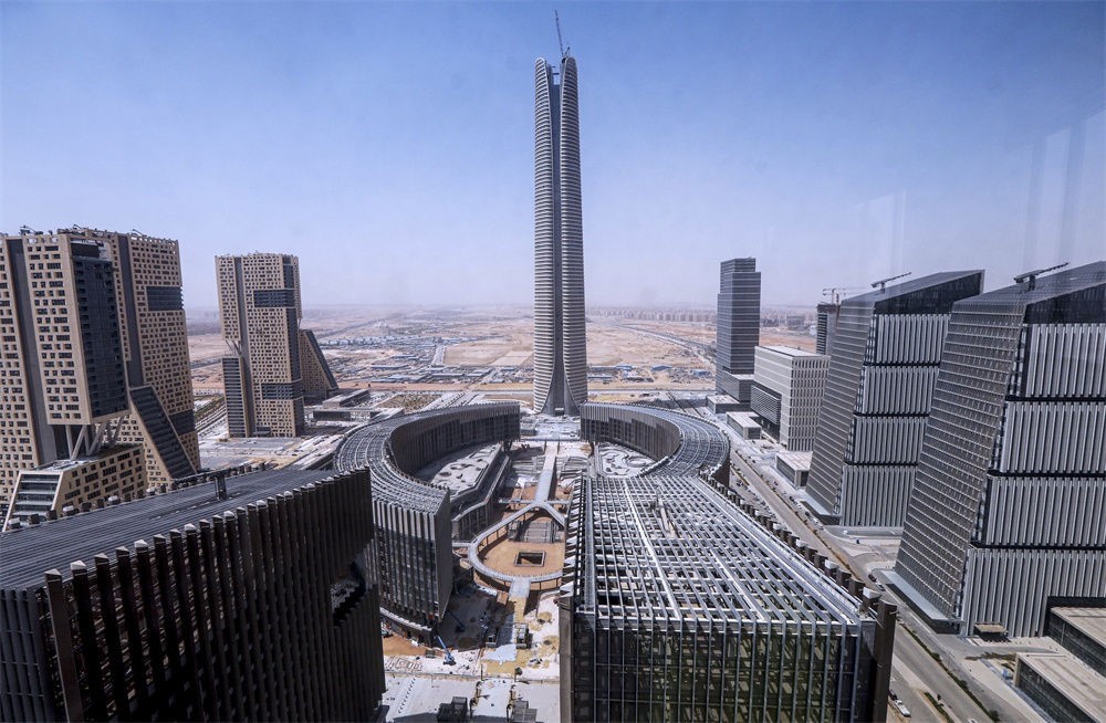 這是在埃及開羅以東拍攝的建設(shè)中的新行政首都中央商務(wù)區(qū)（9月11日攝）。新華社發(fā)（艾哈邁德·戈馬攝）