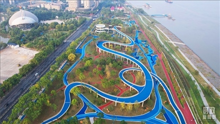 △俯瞰長(zhǎng)江國(guó)家文化公園九江城區(qū)段。（總臺(tái)記者李海峰拍攝）